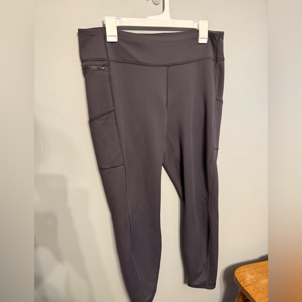 High-Rise Black Active Leggings with Side Pockets
